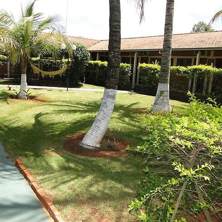 Hotel Pousada Vale Do Sol Em Pompeia Bagian luar foto
