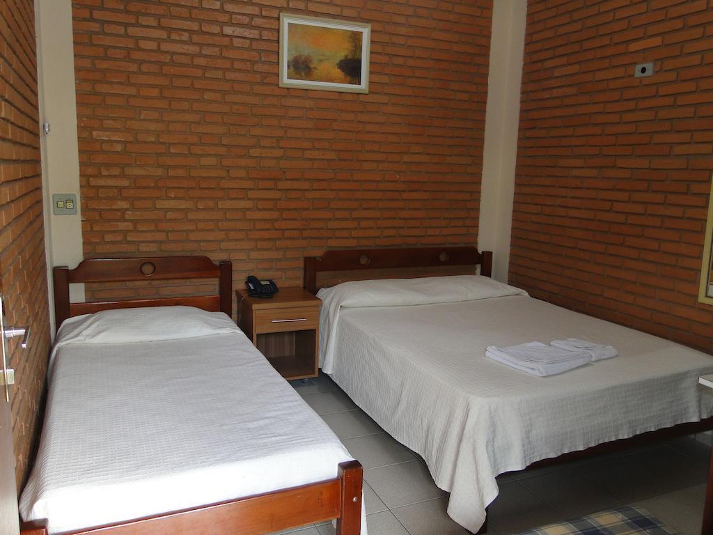 Hotel Pousada Vale Do Sol Em Pompeia Ruang foto